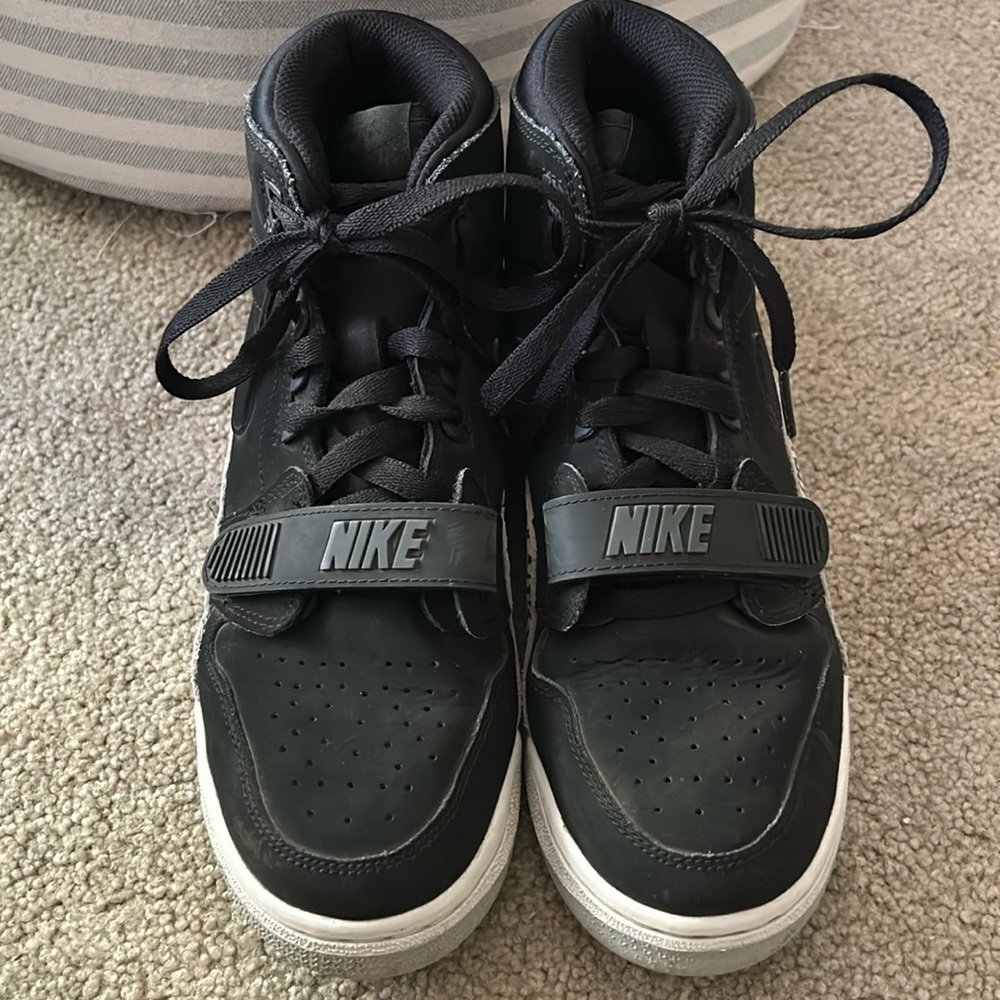 Nice used condition Nike Air Jordan high top sneakers size 7Y